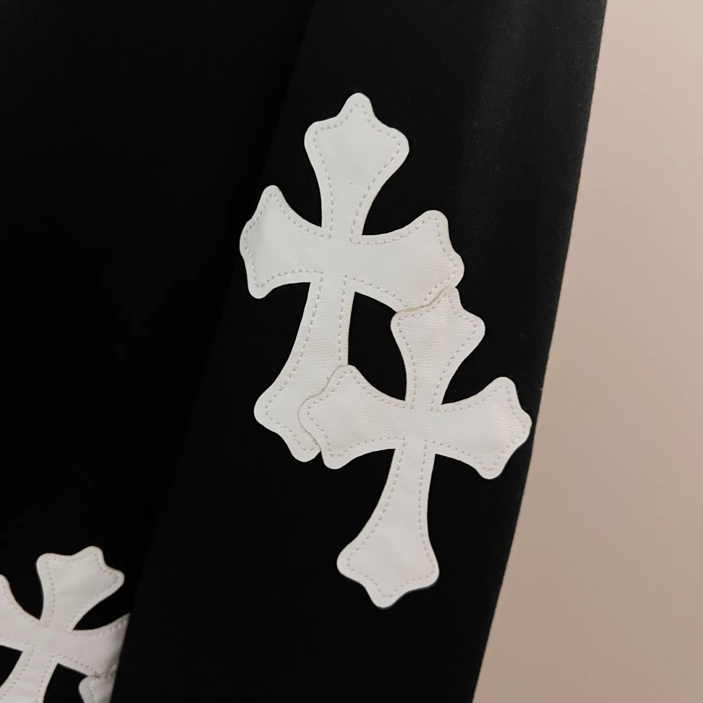 P220 chrome hearts/Chrome Hearts 420g pure cotton round neck sweatshirt Sanskrit embroidery🪡letter LOGO logo leather label✝️cross craftsmanship official synchronization 1:1 original mold opening fashion personality versatile trend pure original quality original washed fabric hang tag collar label washed wheat three complete standards Color: black. White. Size: XS-L